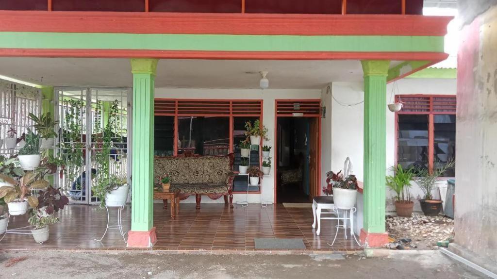 Oyo 91477 Fazira Home Stay Syariah Sibolga المظهر الخارجي الصورة